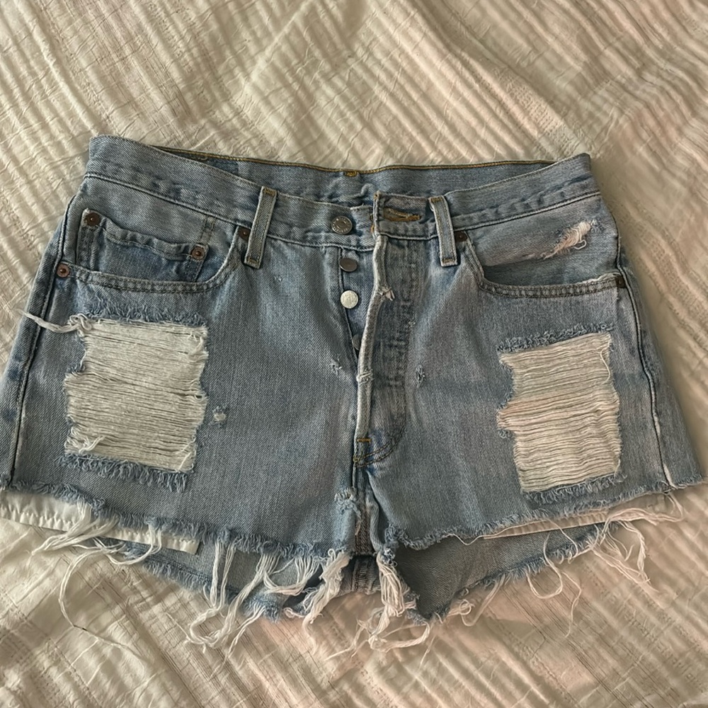 Levi distressed shorts